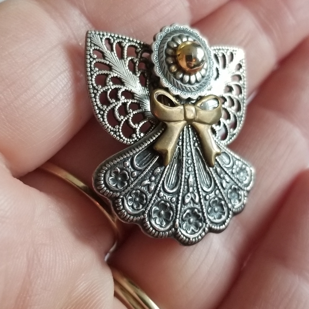 Filigree angel brooch gold tone silver tone guardian pin - Picture 4 of 8